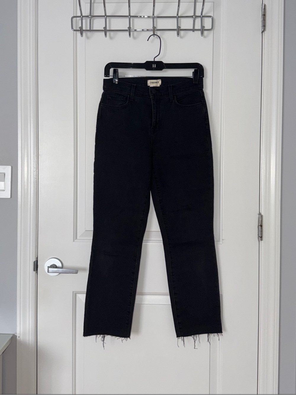 L'AGENCE Sada Cropprd Slim-Leg Jeans in Washed Black